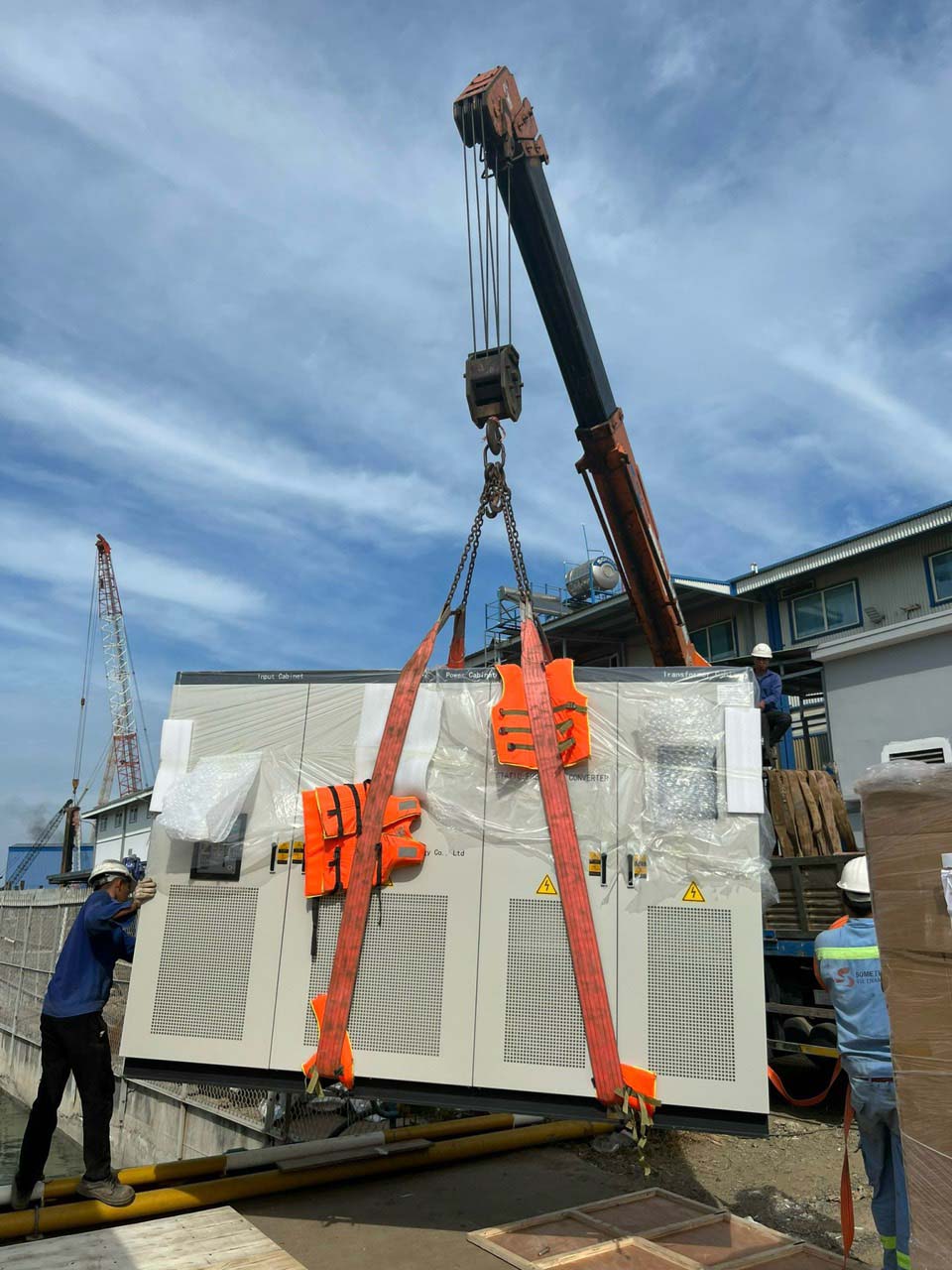 Bộ biến đổi tần số Soji 500Kva đang đang vận chuyển đến khách hàng